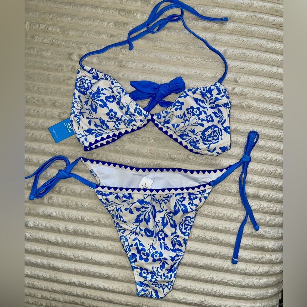 Cupshe Blue and White Floral Bikini Set